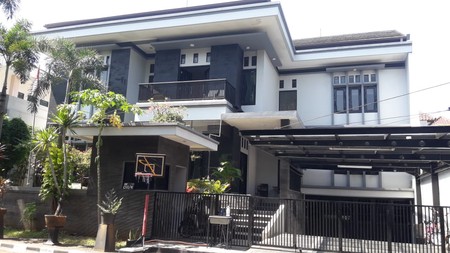 Rumah LUX ada s.pool daerah bintaro