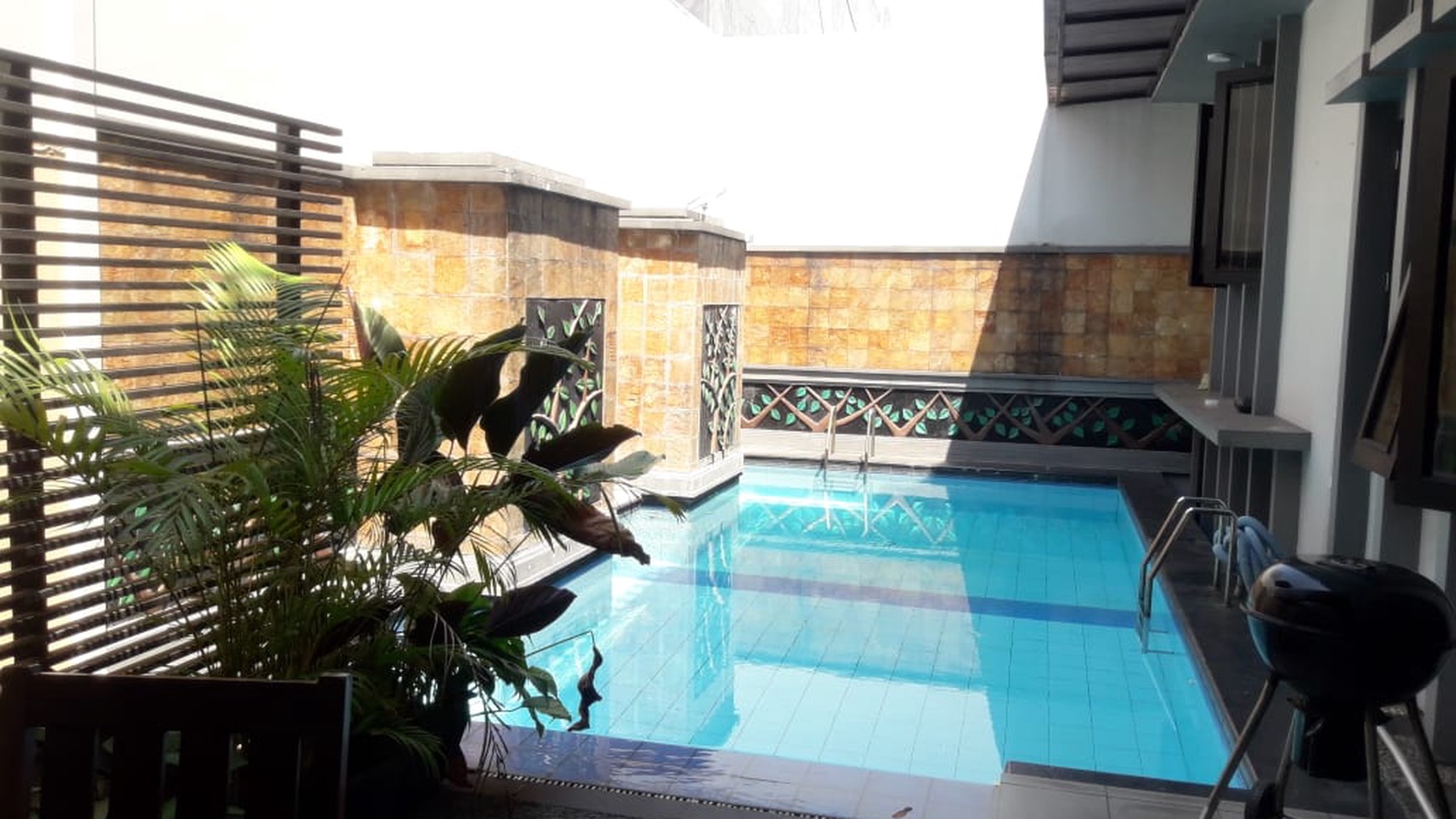 Rumah LUX ada s.pool daerah bintaro