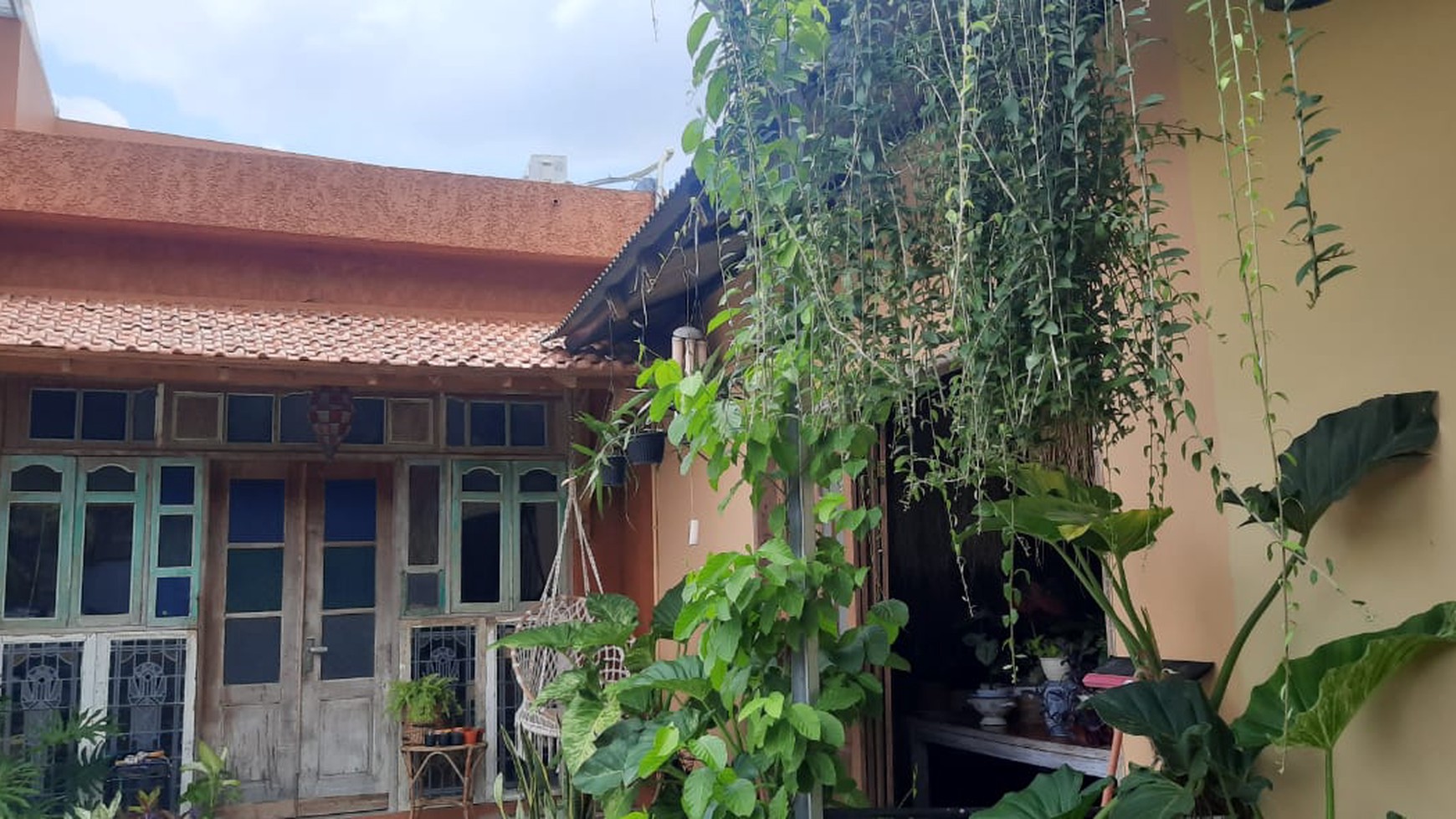 Rumah  unik nuansa bali hitung kavling di bintaro