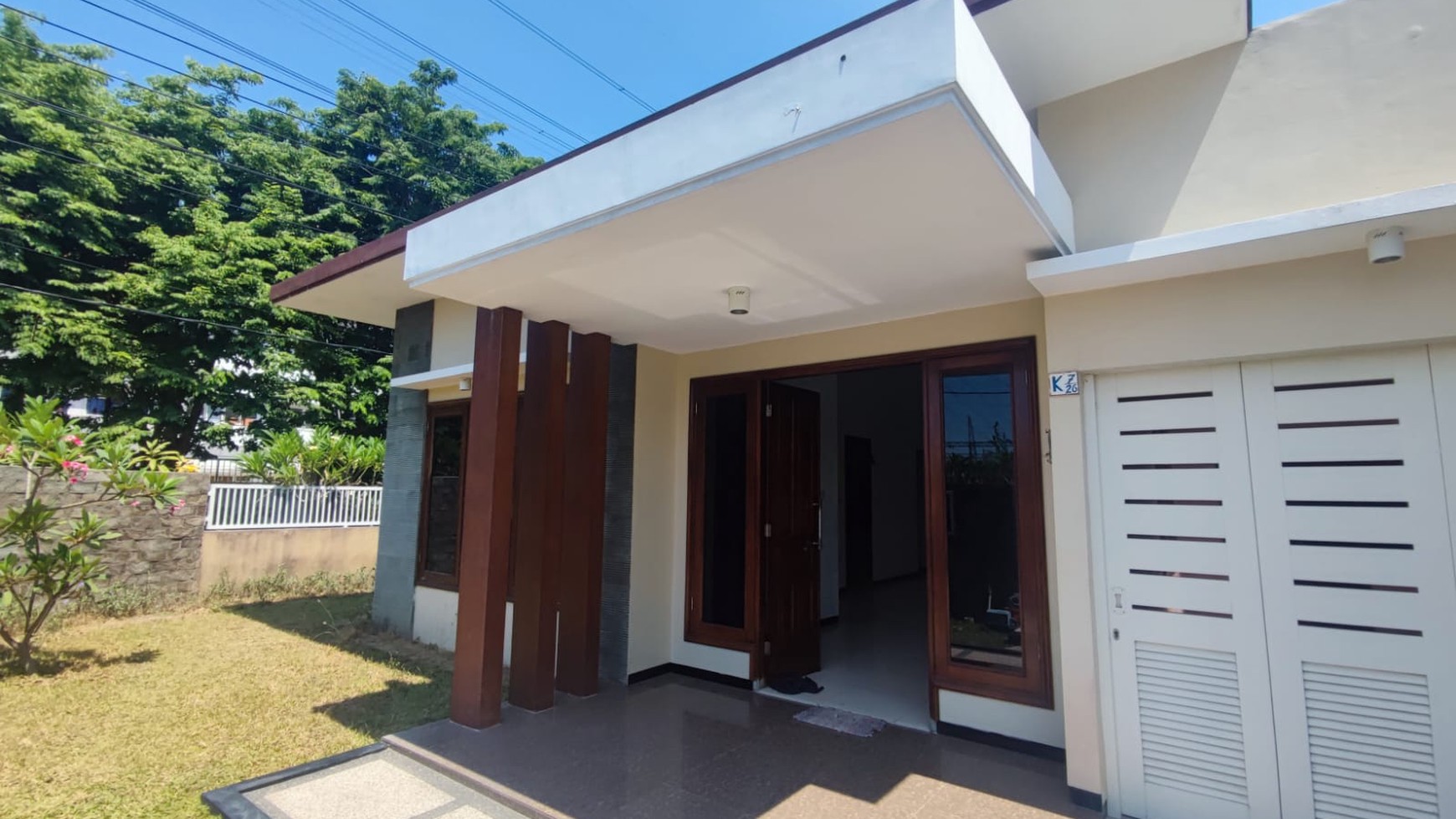 DIJUAL RUMAH HOOK BARU jln manyar kartika timur SURABAYA Timur