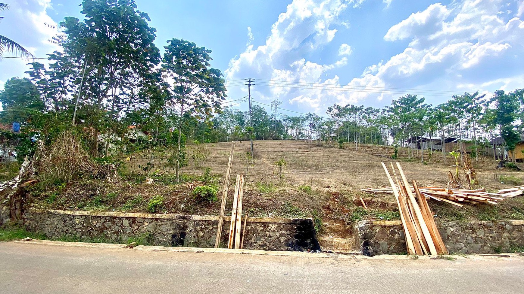 TANAH MATANG! Tanah strategis dan luas di Arjasari, Kabupaten Bandung!