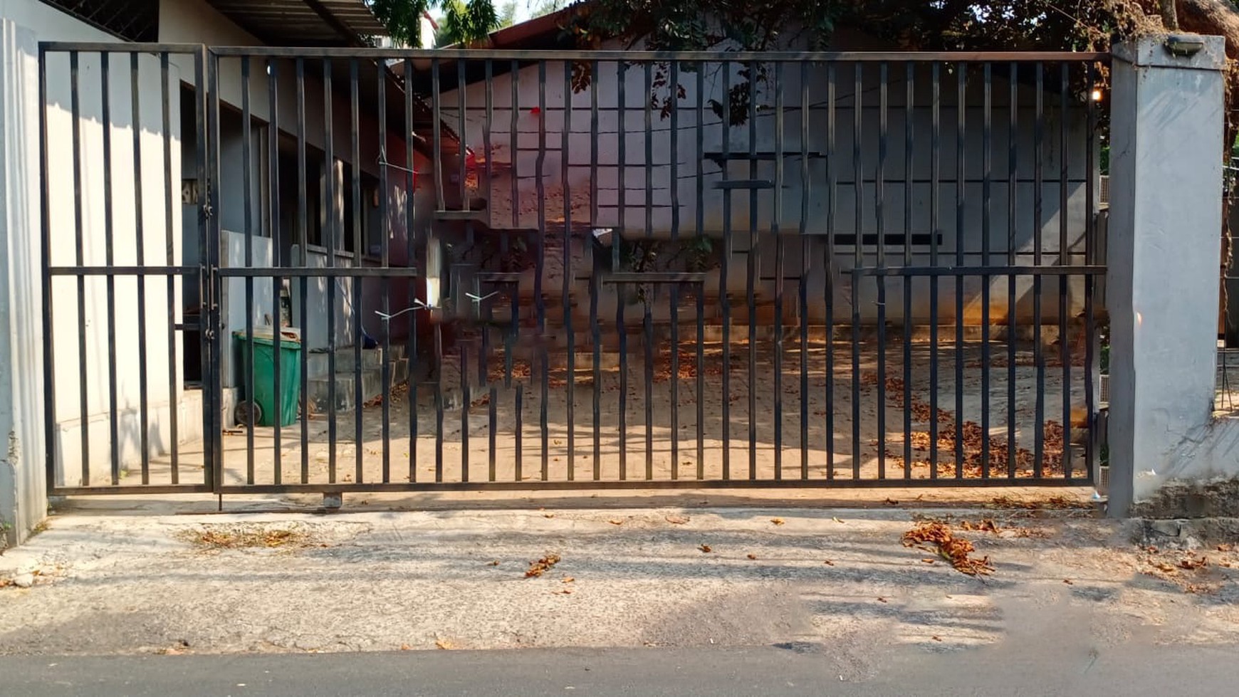 KANTOR GUDANG RUMAH SAMPING KANTOR LURAH LENGKONG GUDANG TIMUR TANGSEL