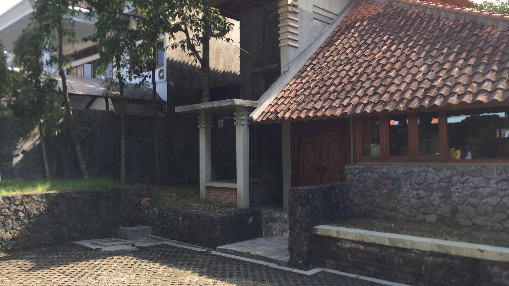 Rumah Etnik dan Asri di Ciumbeluit Bandung Utara