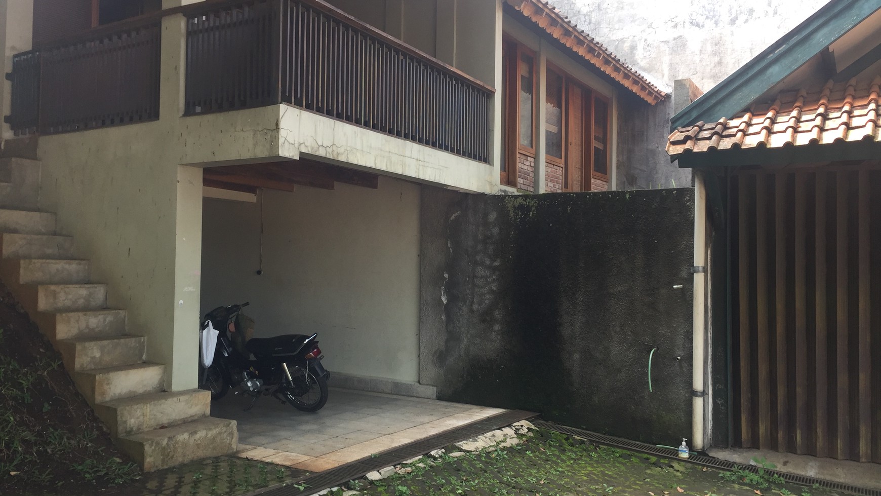 Rumah Etnik dan Asri di Ciumbeluit Bandung Utara