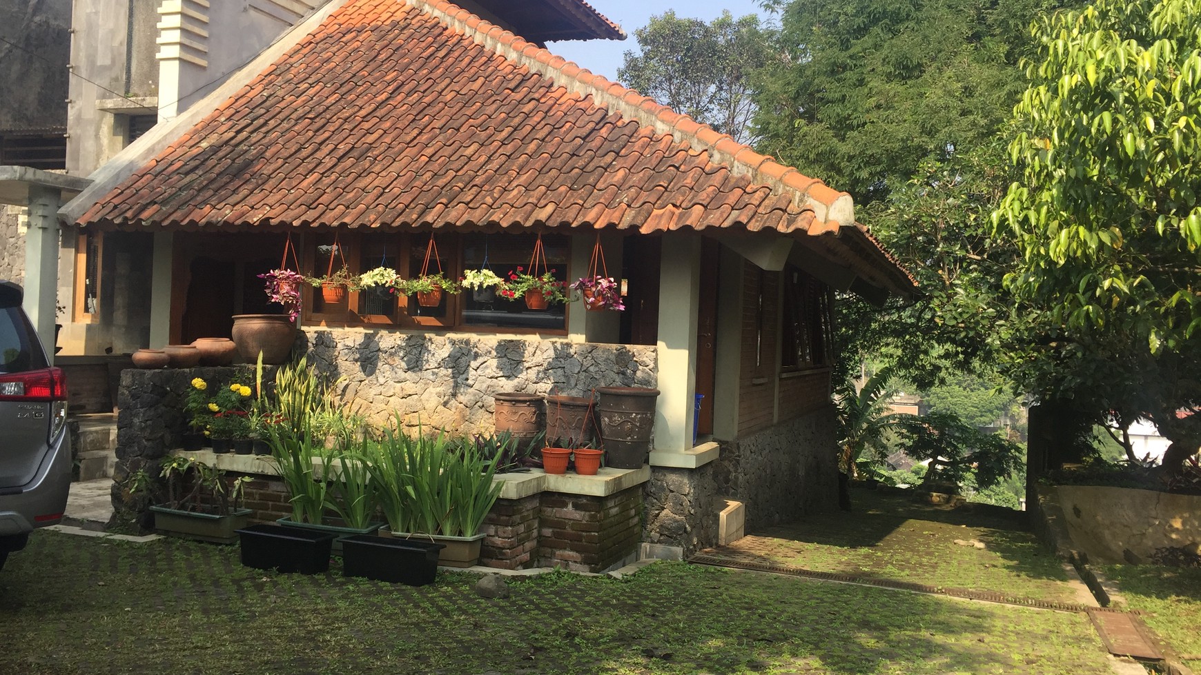 Rumah Etnik dan Asri di Ciumbeluit Bandung Utara