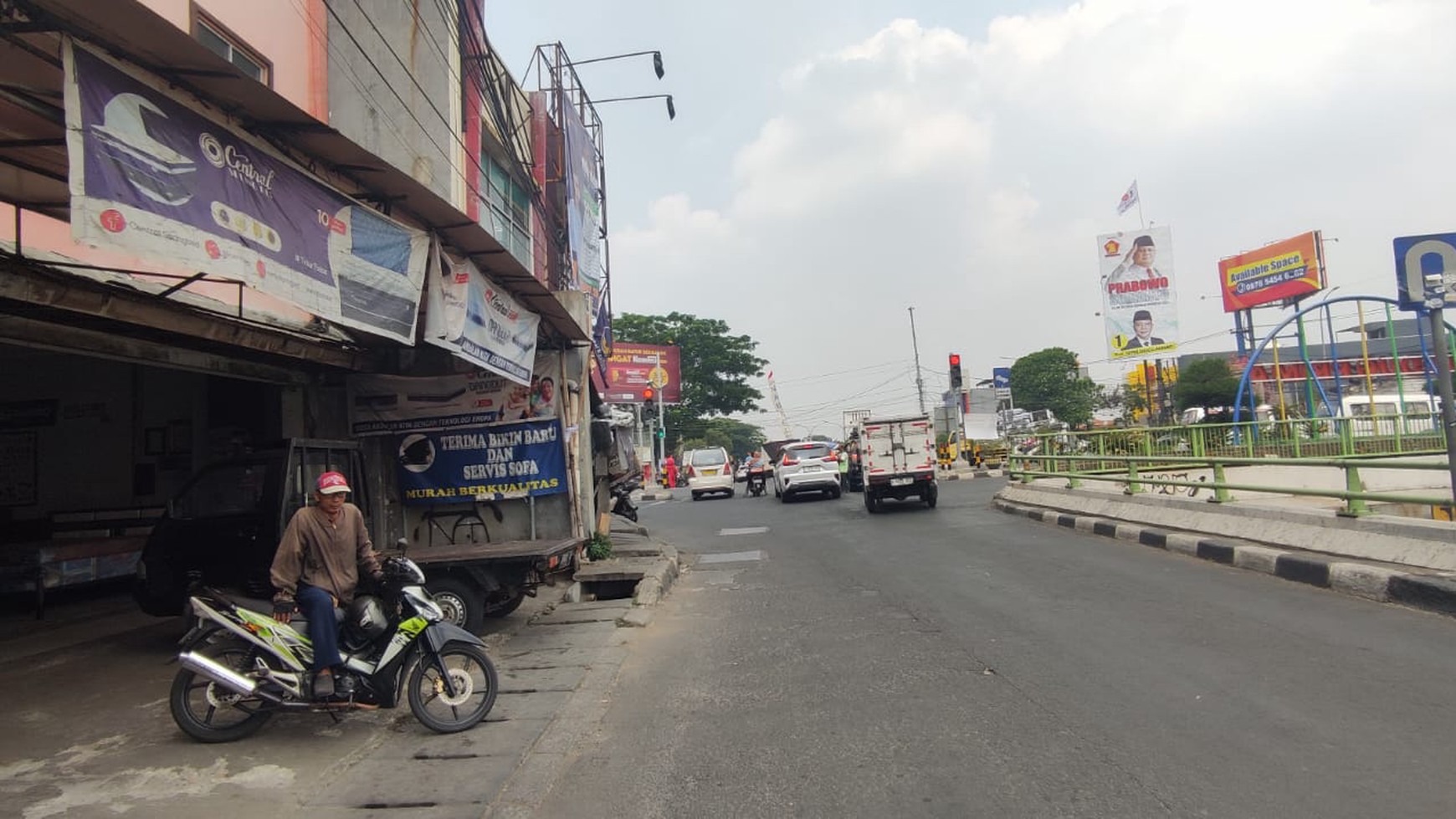 Ruko lokasi strategis di Pinggir jalan Raya di Ciledug