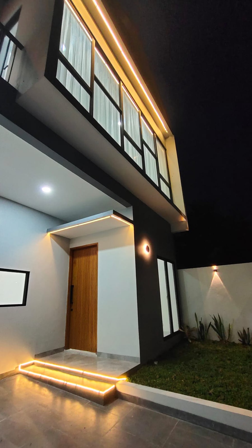 Rumah Baru di Nusa Loka BSD CITY, depan taman