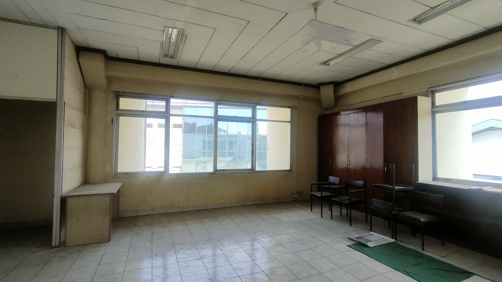 Kantor dan  Gudang di Soekarno-Hatta  luas 3500m2, kondisi masih bagus, untuk gudang distribusi,  lokasi strategis