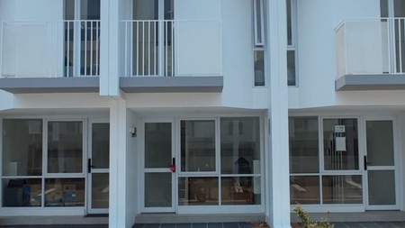Flash Sale. Rumah minimalis modern Myza Flathouse, BSD