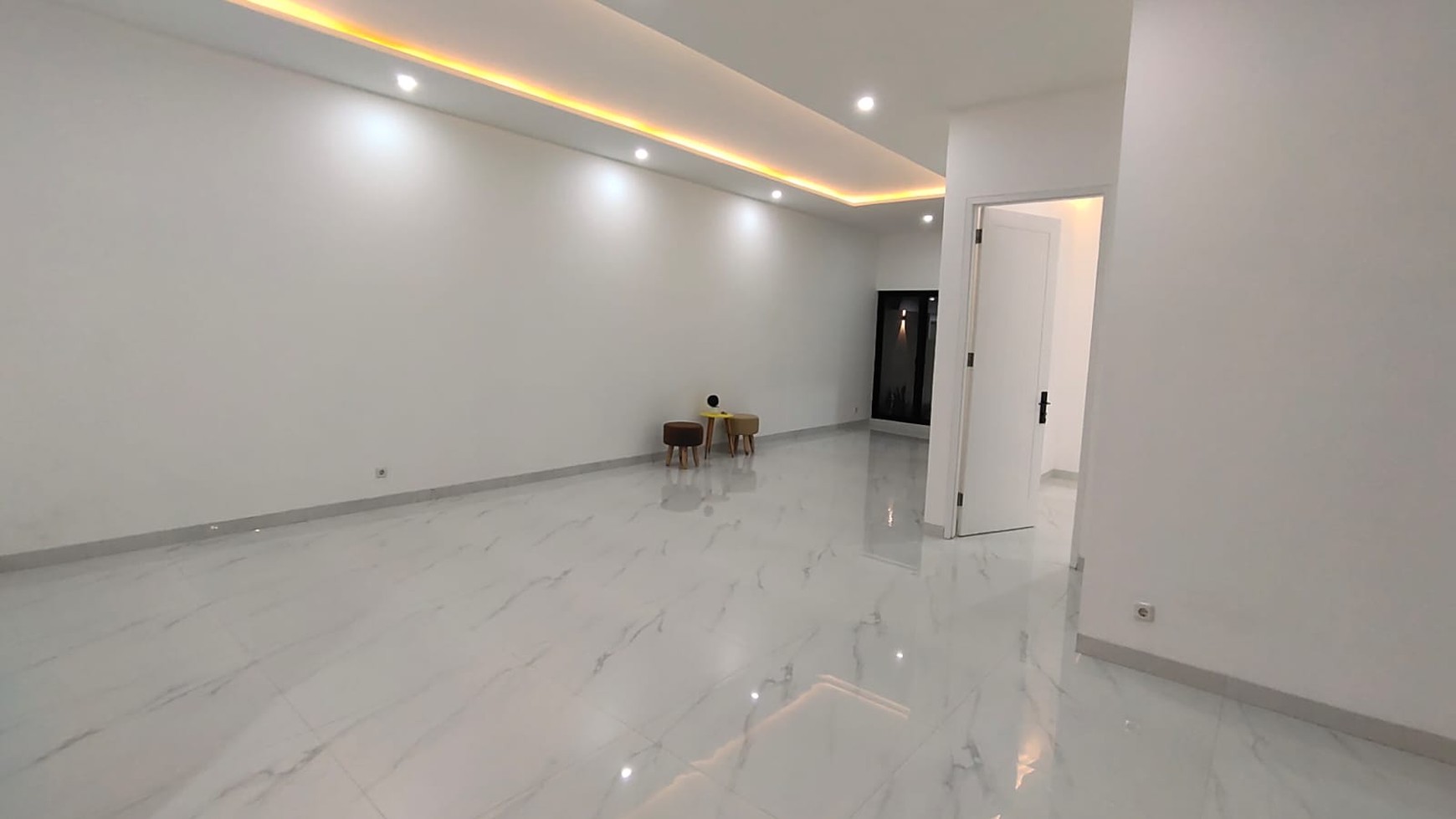 Jarang ada. Rumah modern Nusa Loka BSD harga oke.