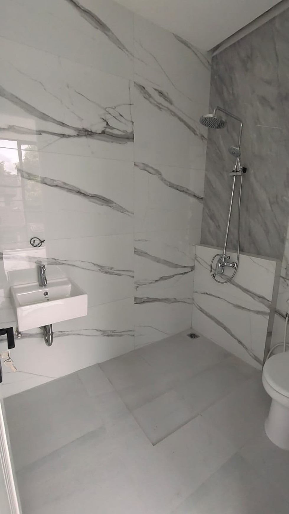 Jarang ada. Rumah modern Nusa Loka BSD harga oke.