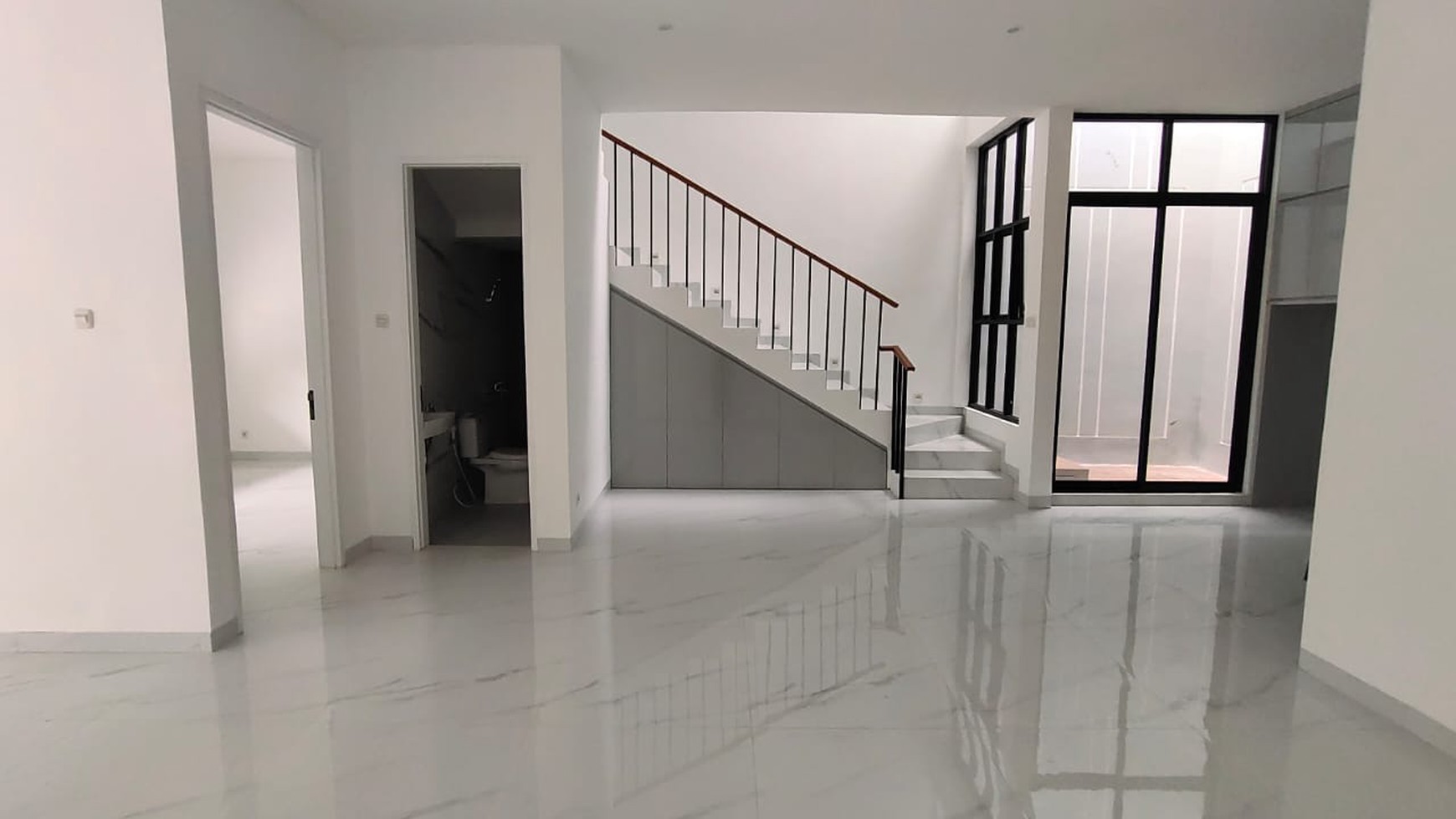 Jarang ada. Rumah modern Nusa Loka BSD harga oke.