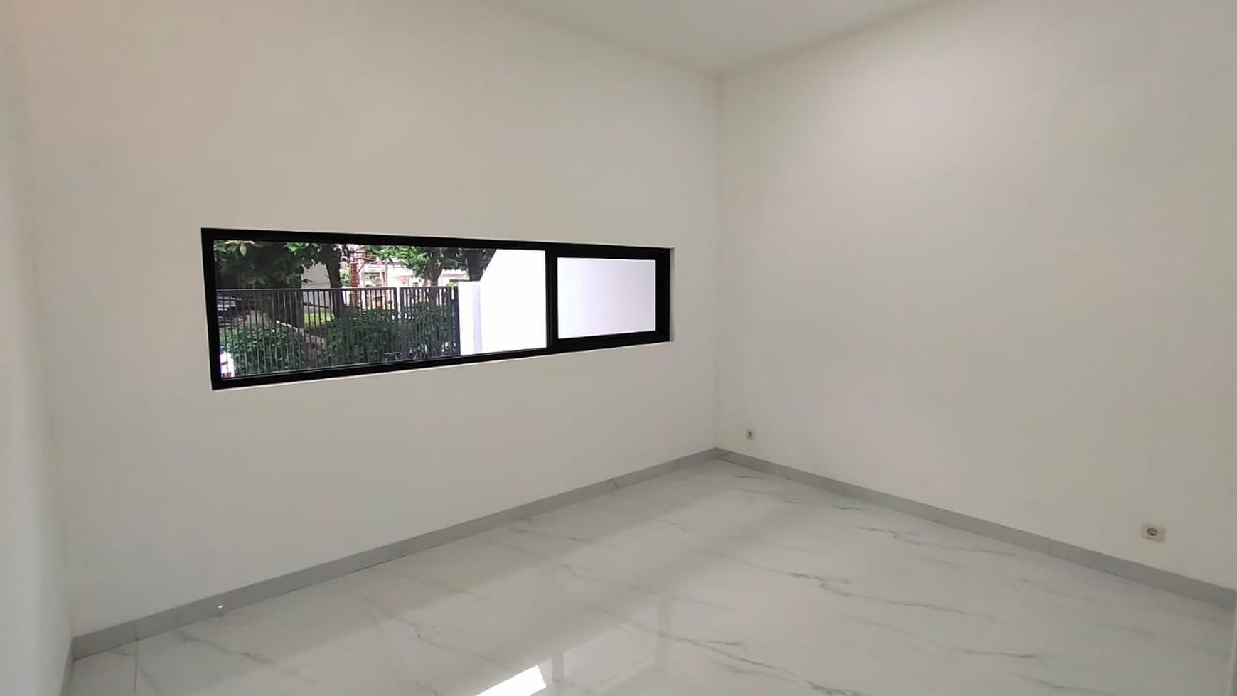 Jarang ada. Rumah modern Nusa Loka BSD harga oke.