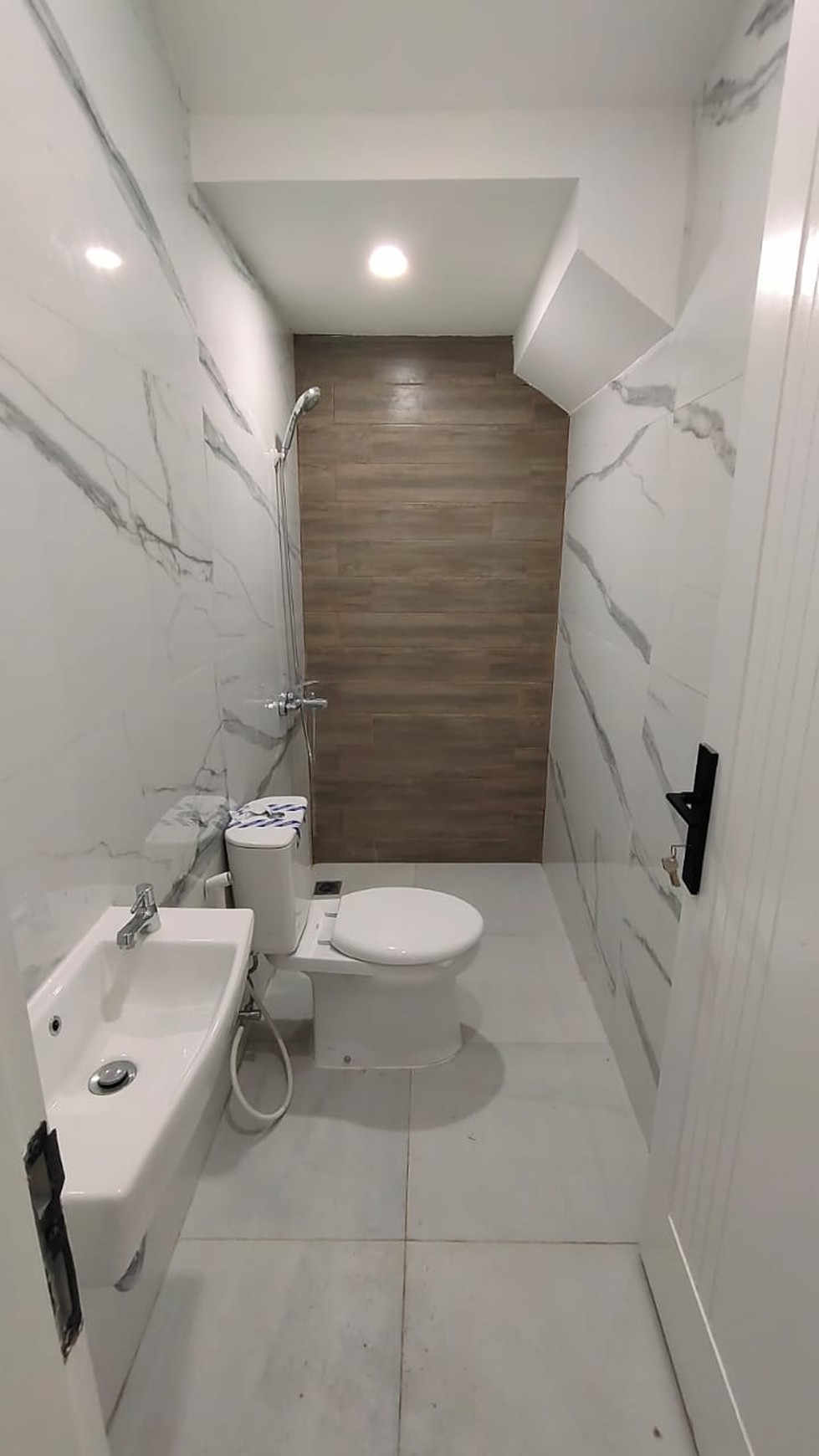 Jarang ada. Rumah modern Nusa Loka BSD harga oke.