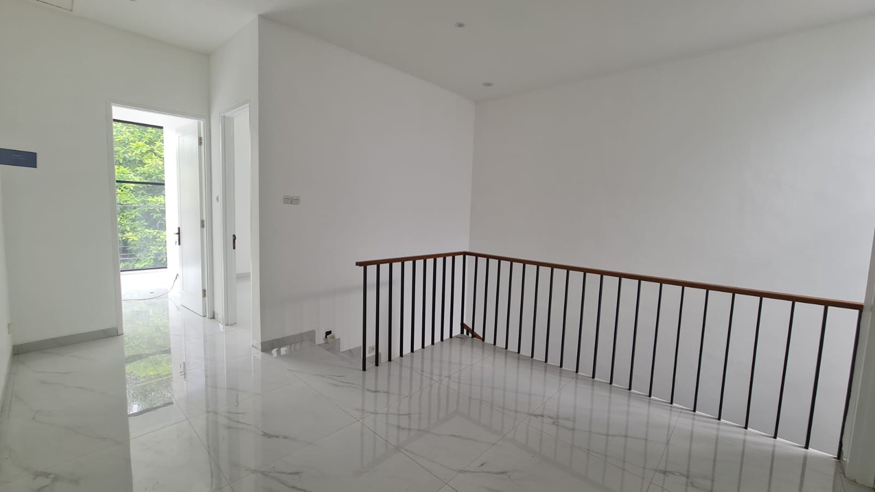 Jarang ada. Rumah modern Nusa Loka BSD harga oke.