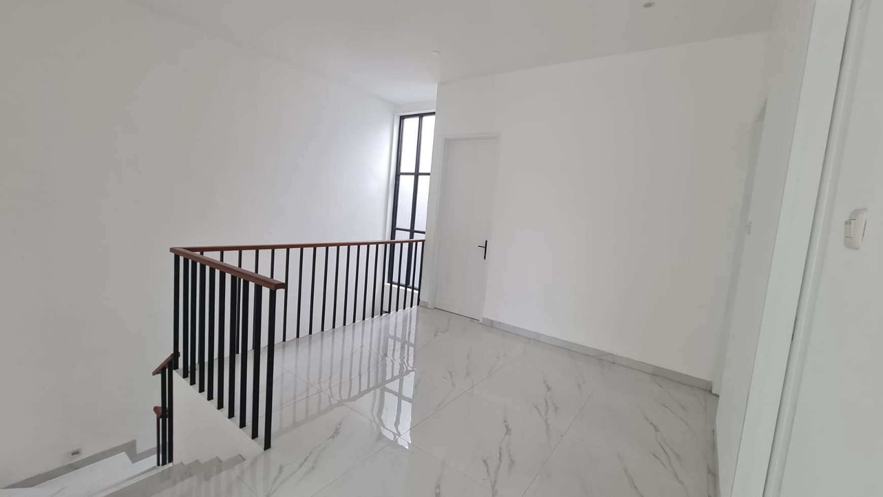 Jarang ada. Rumah modern Nusa Loka BSD harga oke.