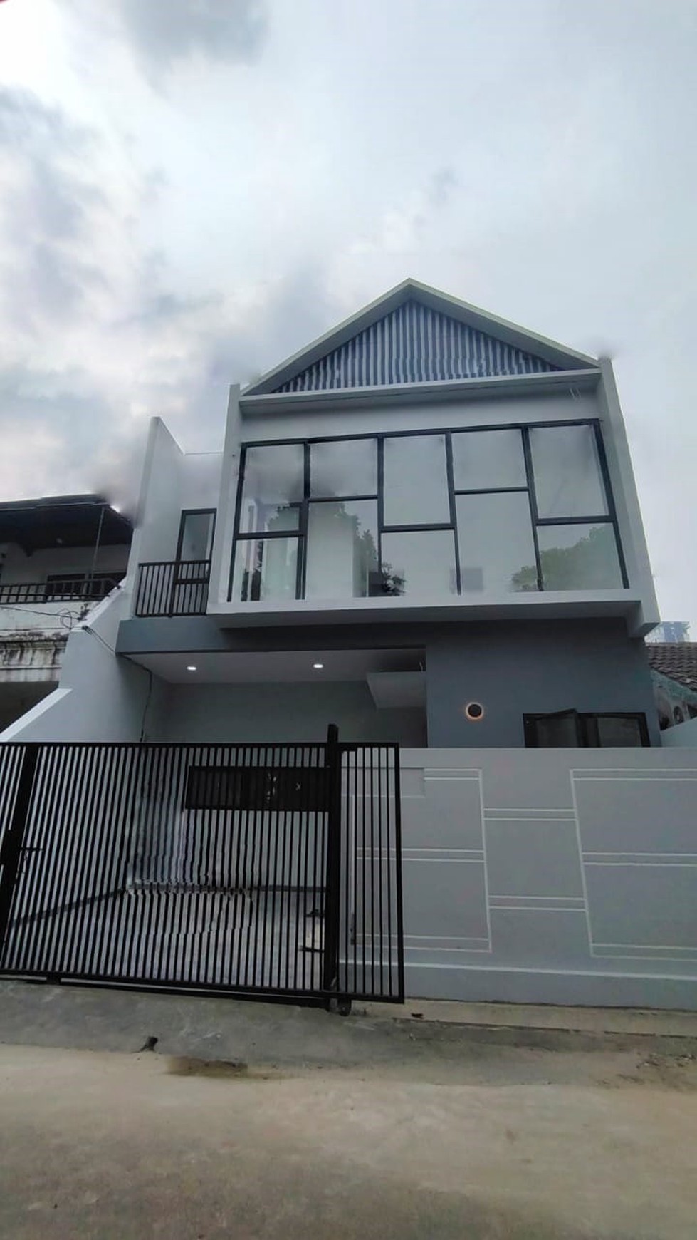 Jarang ada. Rumah modern Nusa Loka BSD harga oke.