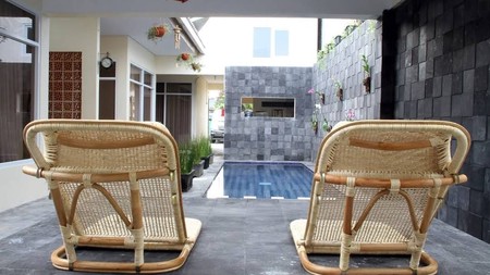 TANAH BONUS BANGUNAN RUMAH FULL FURNISH, HANYA BEBERAPA LANGKAH DARI AMBARUKMO PLAZA