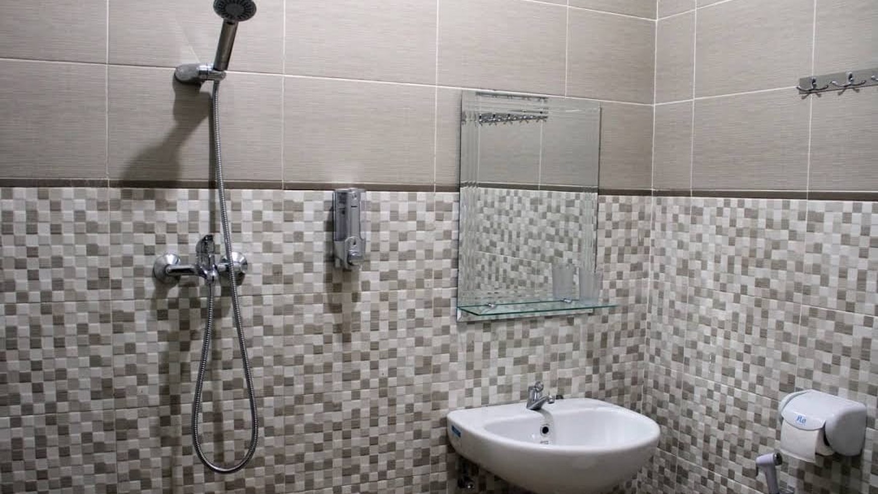 TANAH BONUS BANGUNAN RUMAH FULL FURNISH, HANYA BEBERAPA LANGKAH DARI AMBARUKMO PLAZA