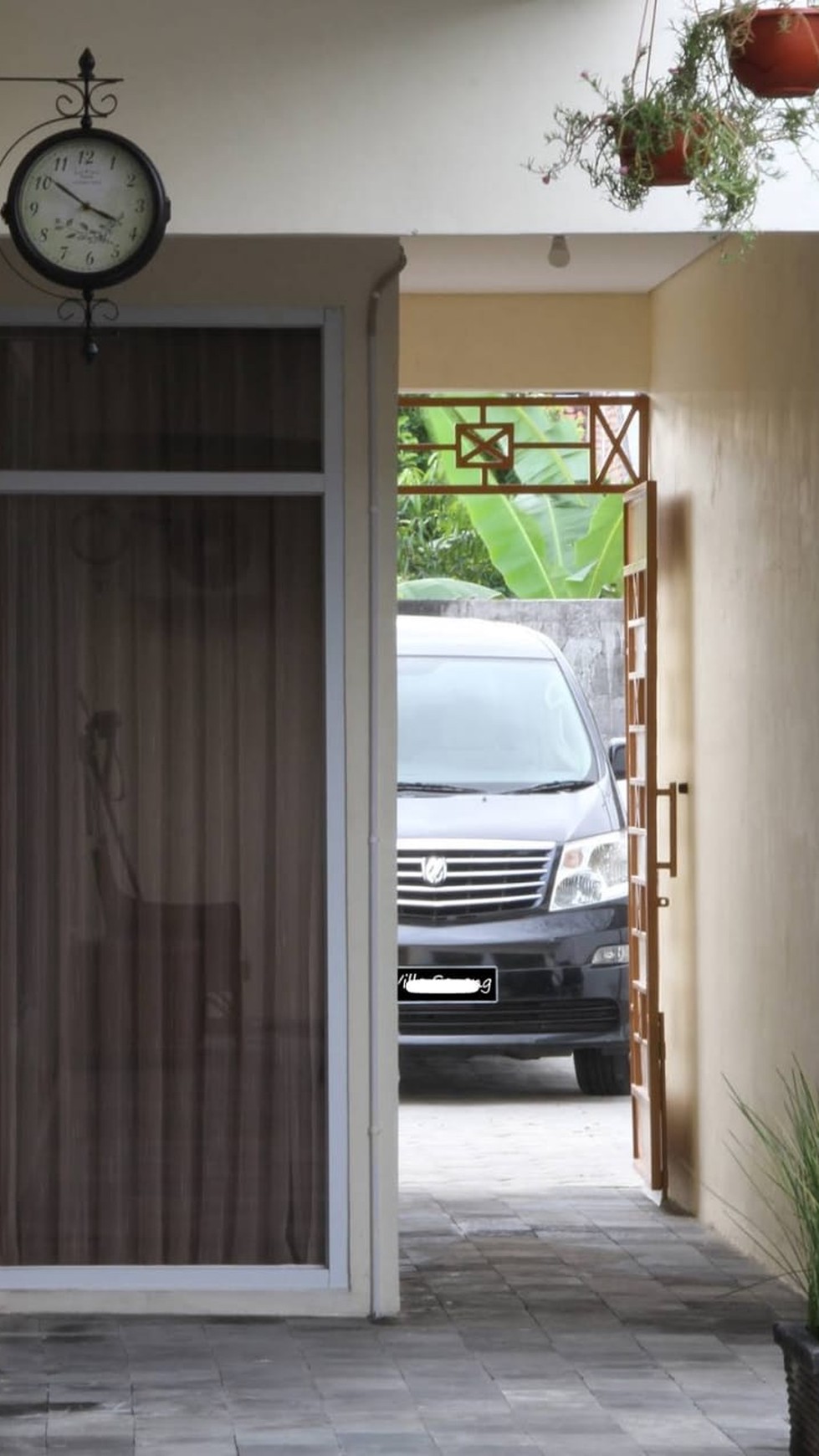 TANAH BONUS BANGUNAN RUMAH FULL FURNISH, HANYA BEBERAPA LANGKAH DARI AMBARUKMO PLAZA