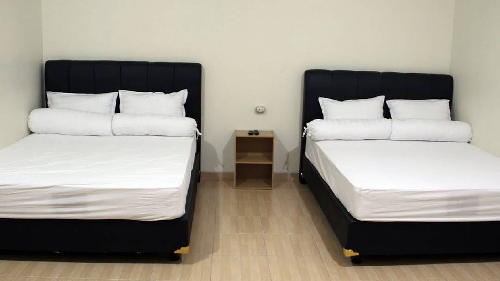 TANAH BONUS BANGUNAN RUMAH FULL FURNISH, HANYA BEBERAPA LANGKAH DARI AMBARUKMO PLAZA