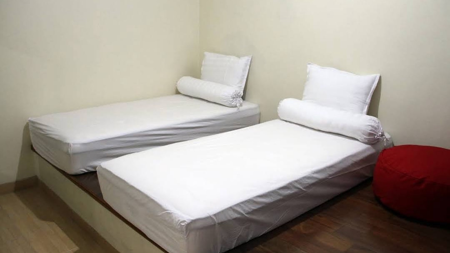 TANAH BONUS BANGUNAN RUMAH FULL FURNISH, HANYA BEBERAPA LANGKAH DARI AMBARUKMO PLAZA