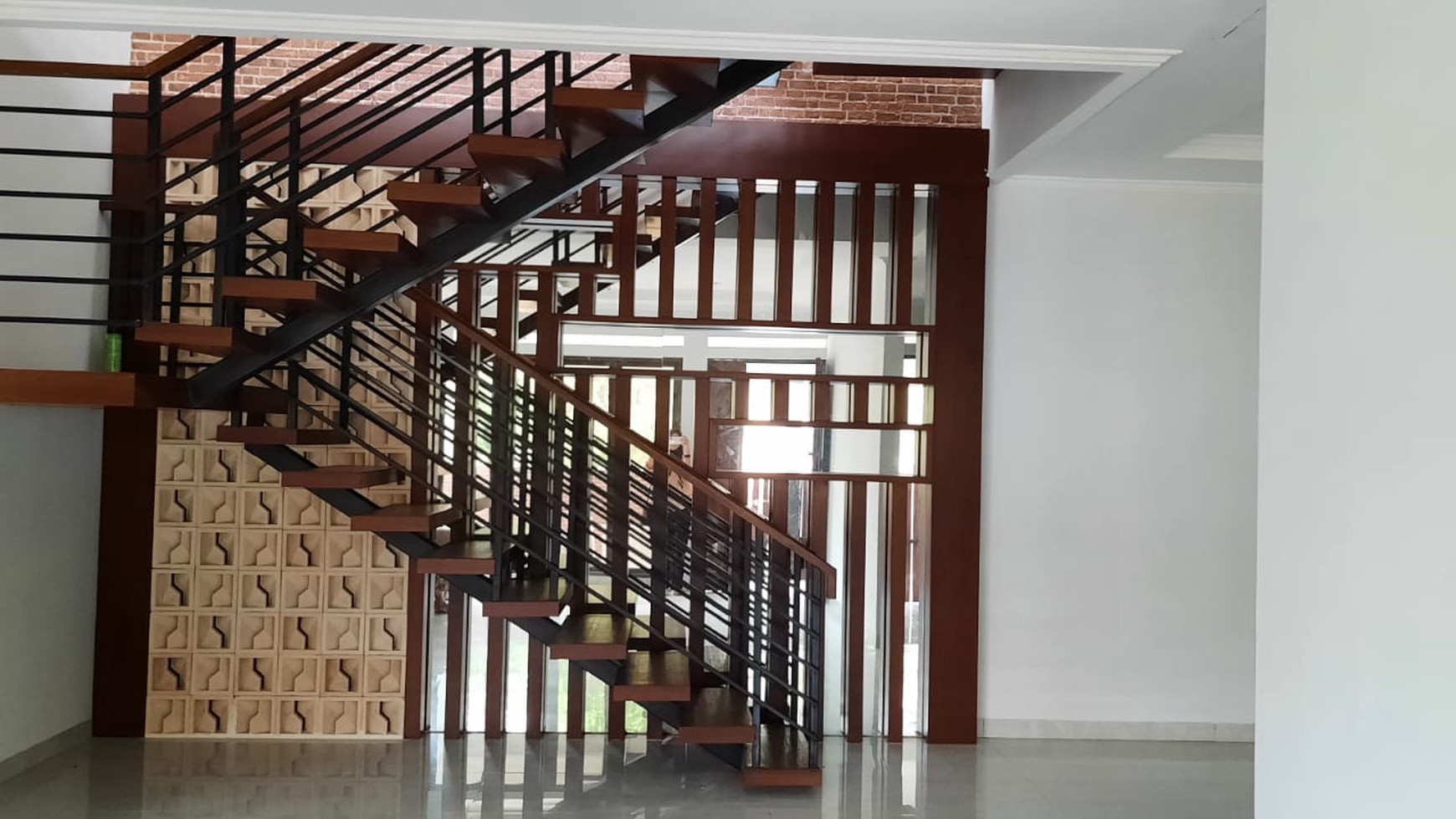 Rumah Baru Full Furnished, Siap Huni dan Strategis Dekat Stasiun Sudimara (Jombang)