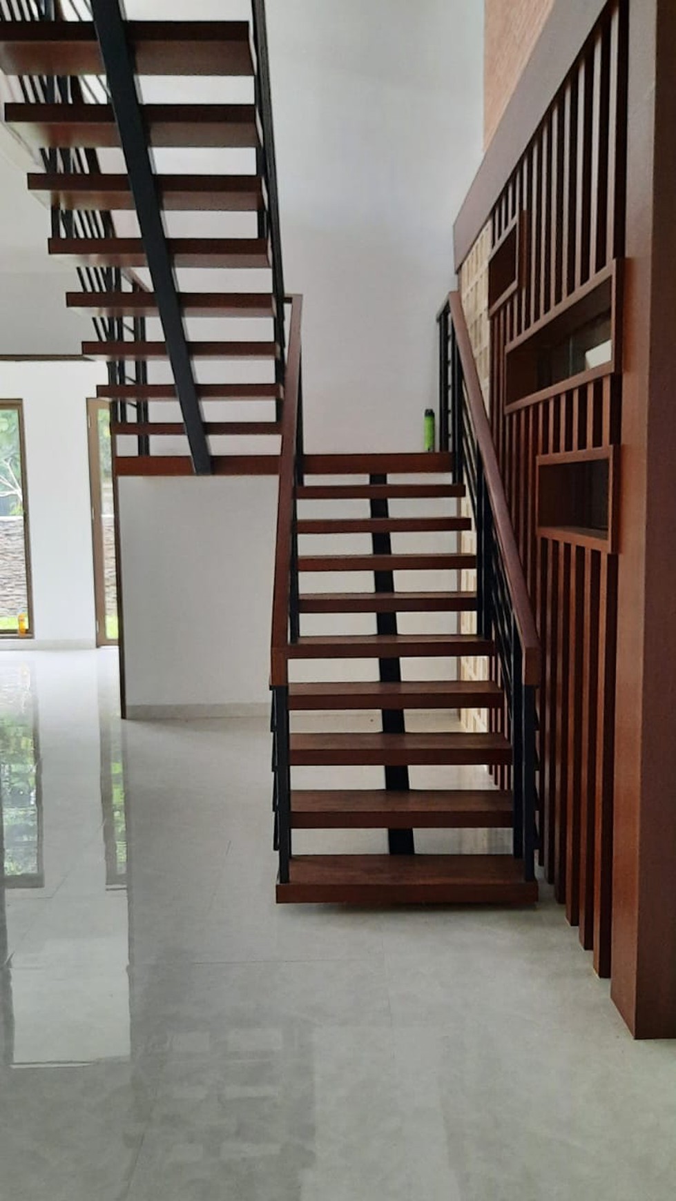 Rumah Baru Full Furnished, Siap Huni dan Strategis Dekat Stasiun Sudimara (Jombang)