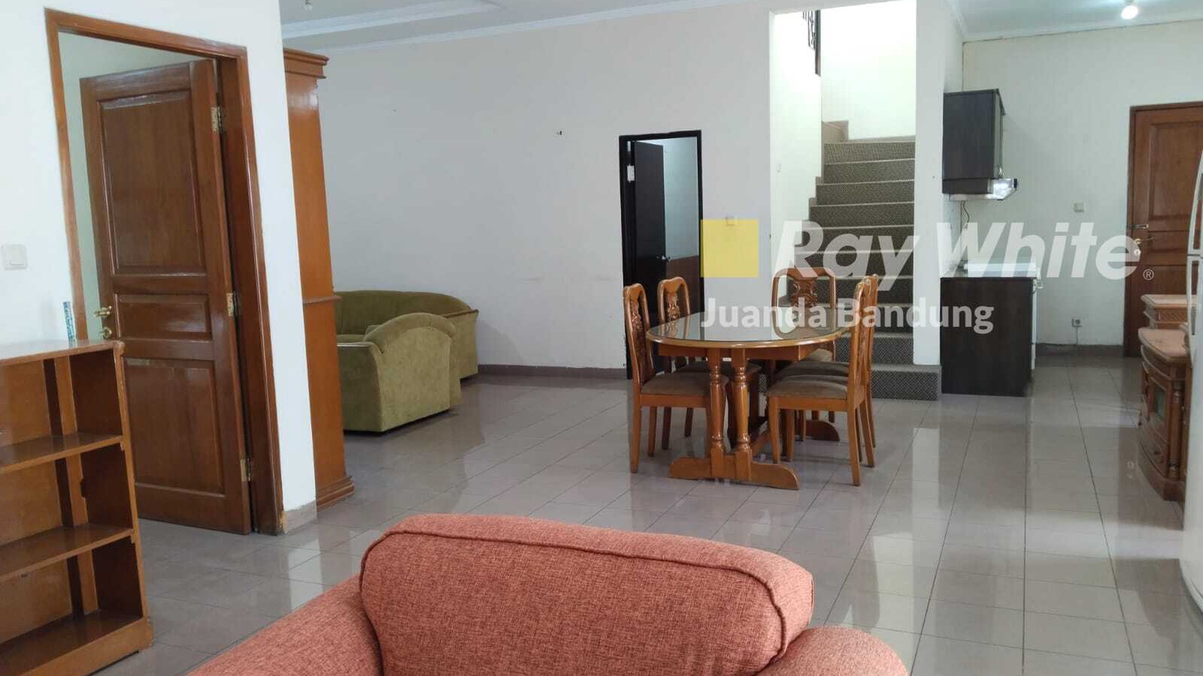 Langka! Rumah terawat FULL Furnished!! Baru di renovasi kembali