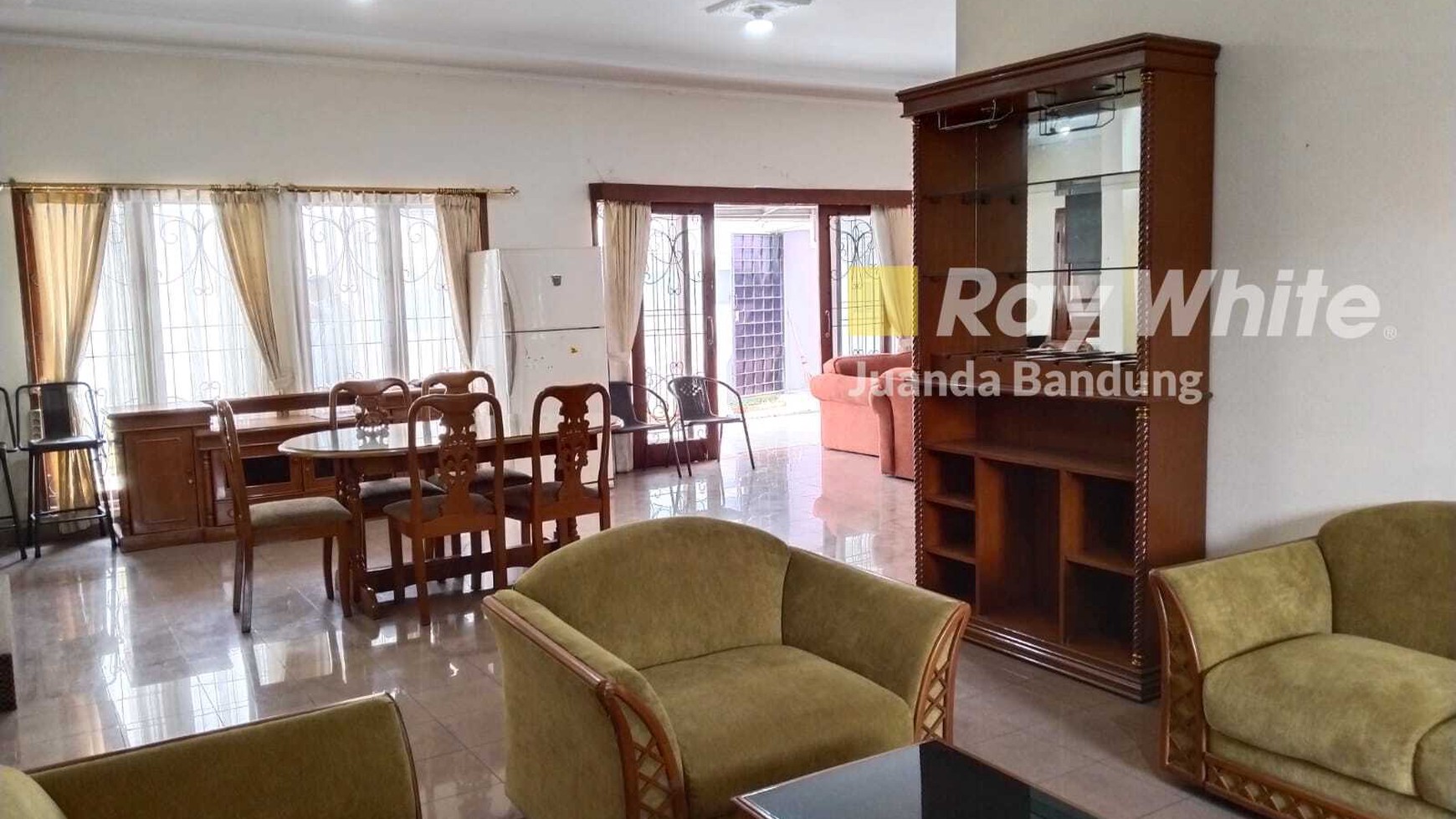 Langka! Rumah terawat FULL Furnished!! Baru di renovasi kembali