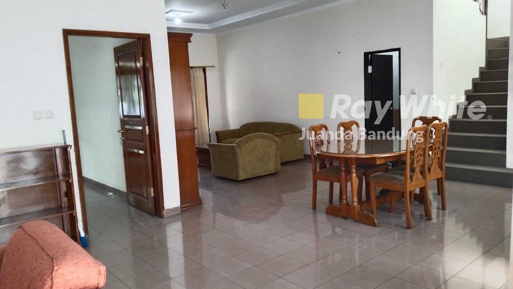 Langka! Rumah terawat FULL Furnished!! Baru di renovasi kembali