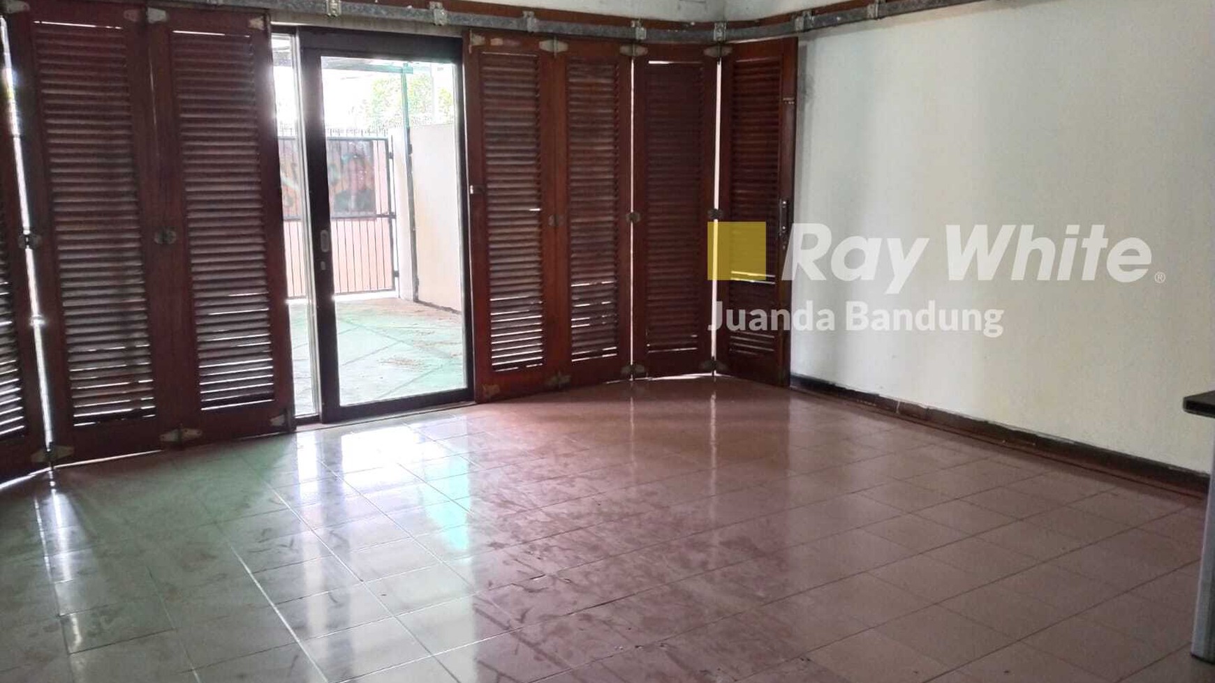 Langka! Rumah terawat FULL Furnished!! Baru di renovasi kembali