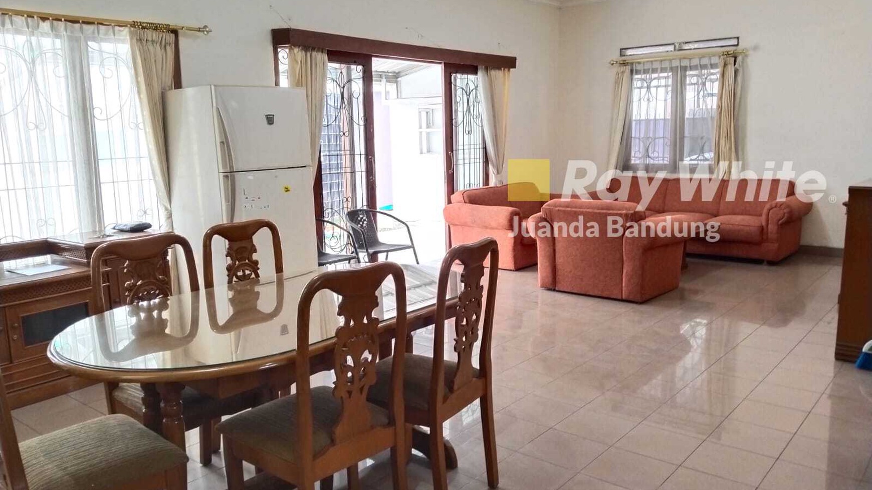 Langka! Rumah terawat FULL Furnished!! Baru di renovasi kembali