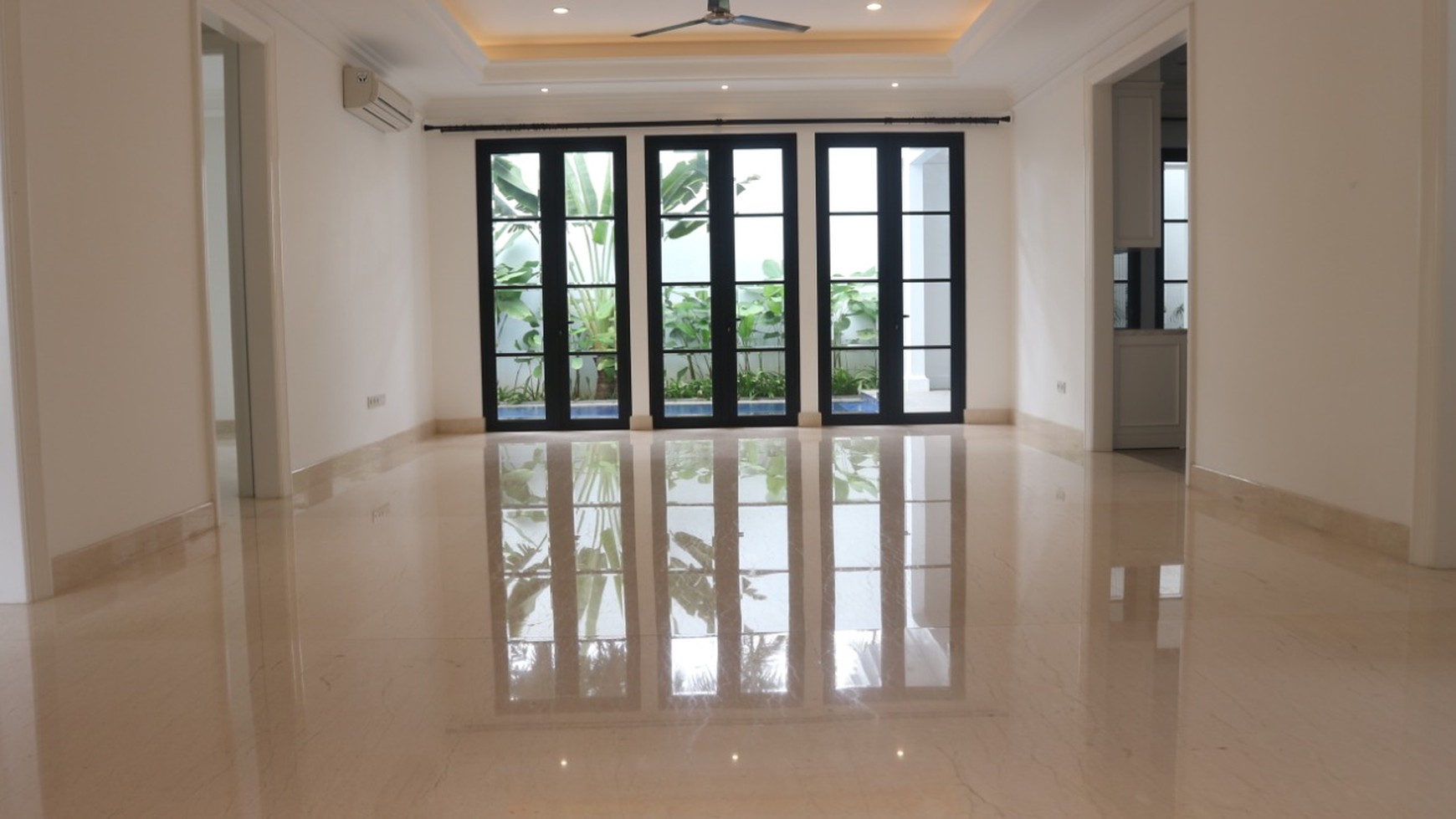 Cozy and Bright Luxurious Compound for expatriate with private pool at Fatmawati