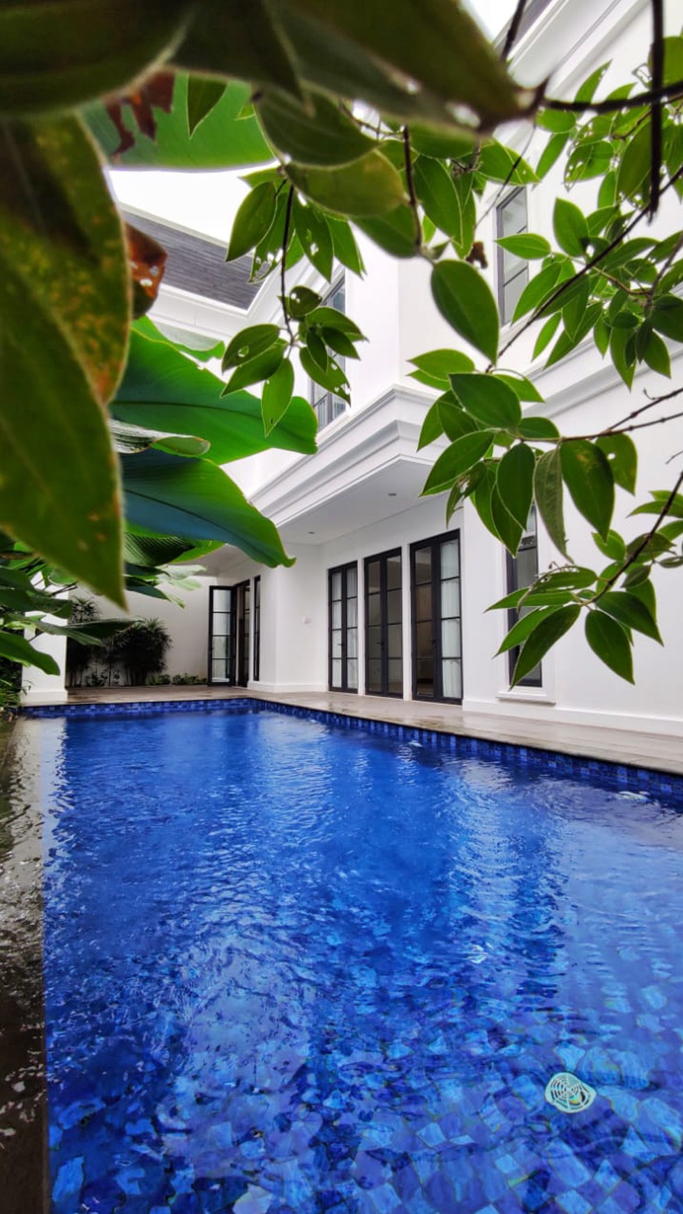 Cozy and Bright Luxurious Compound for expatriate with private pool at Fatmawati