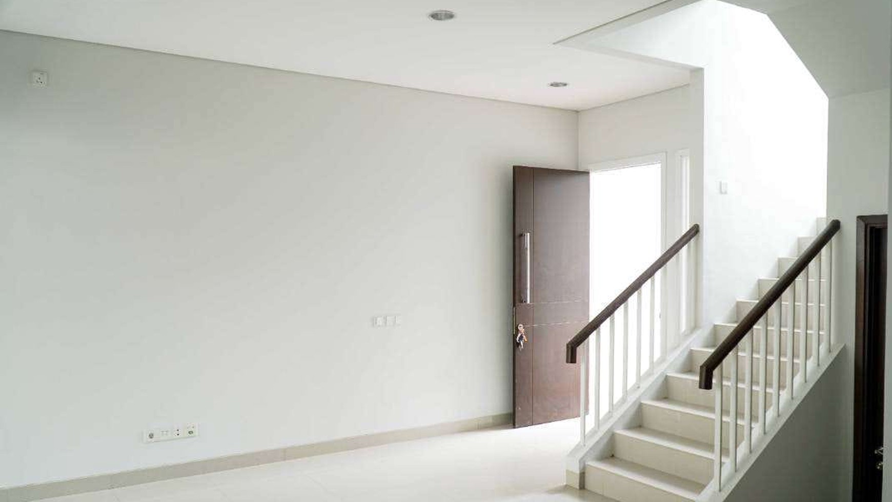 Jarang ada. Rumah Modern Minimalis Di Eminent Ingenia, BSD