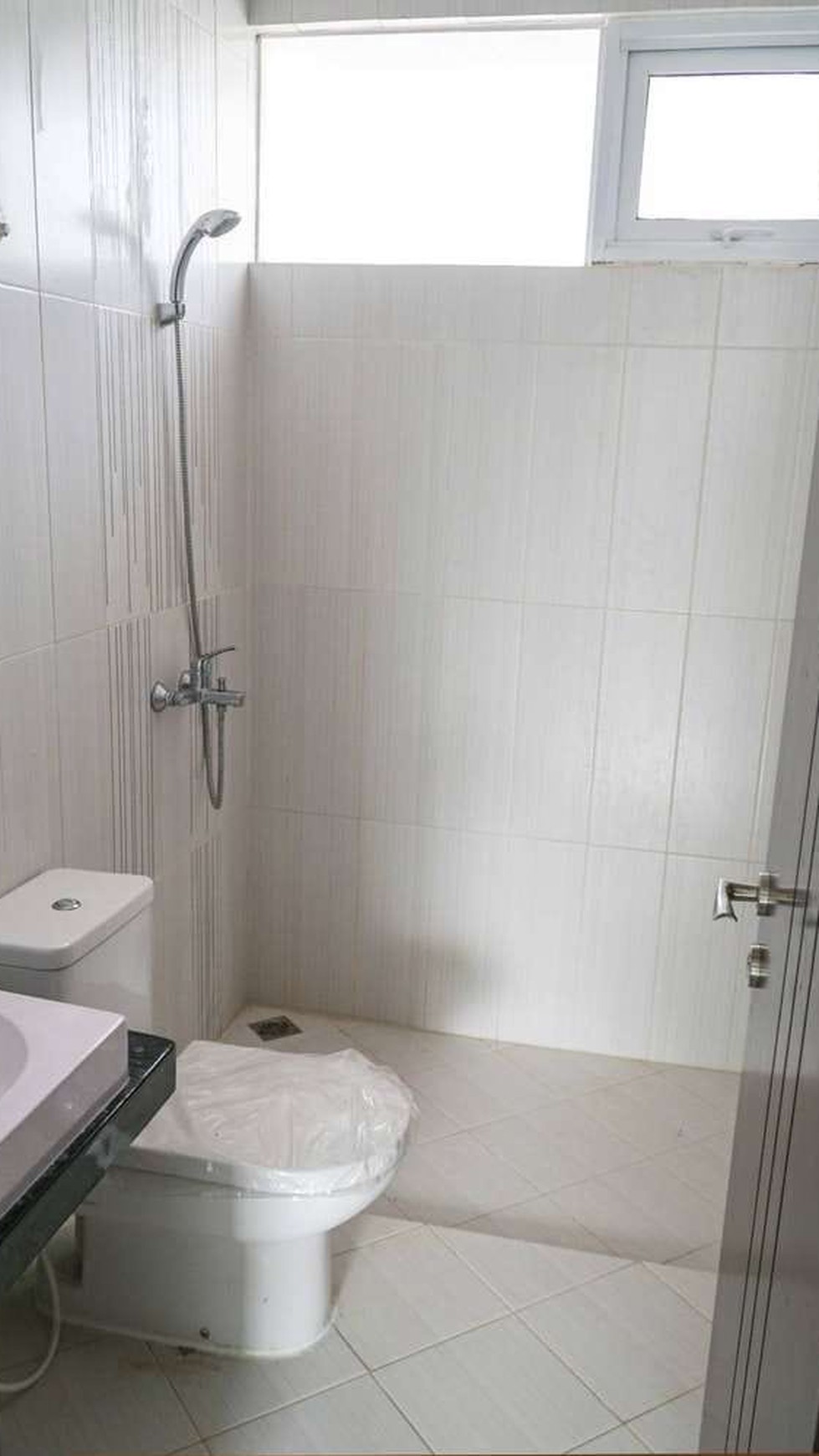 Jarang ada. Rumah Modern Minimalis Di Eminent Ingenia, BSD