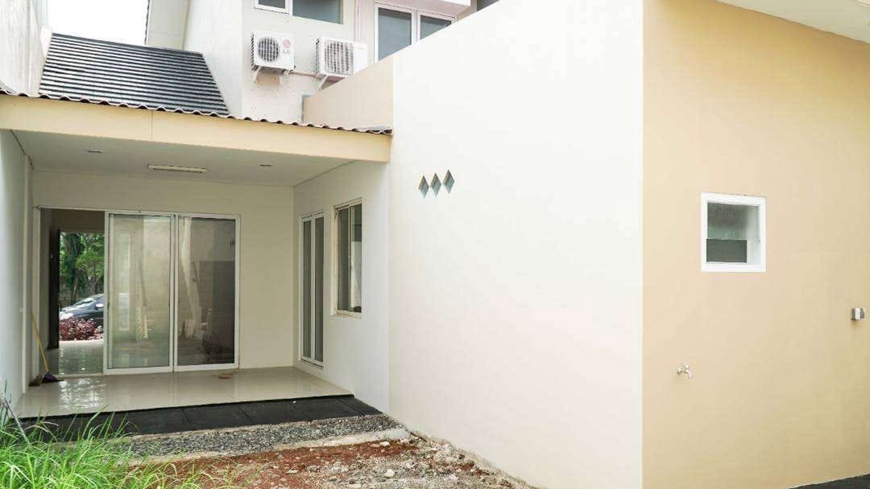 Jarang ada. Rumah Modern Minimalis Di Eminent Ingenia, BSD