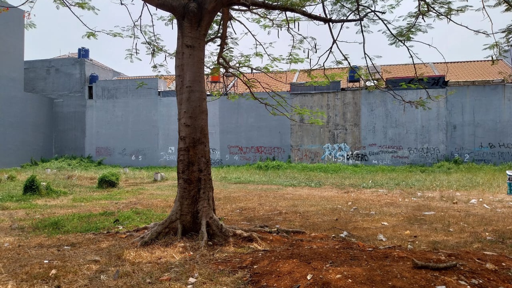 Tanah siap bangun di Komplek Taman Semanan Indah. Harga di bawah pasar