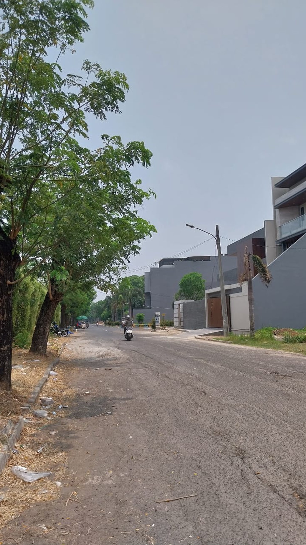 Tanah siap bangun di Komplek Taman Semanan Indah. Harga di bawah pasar
