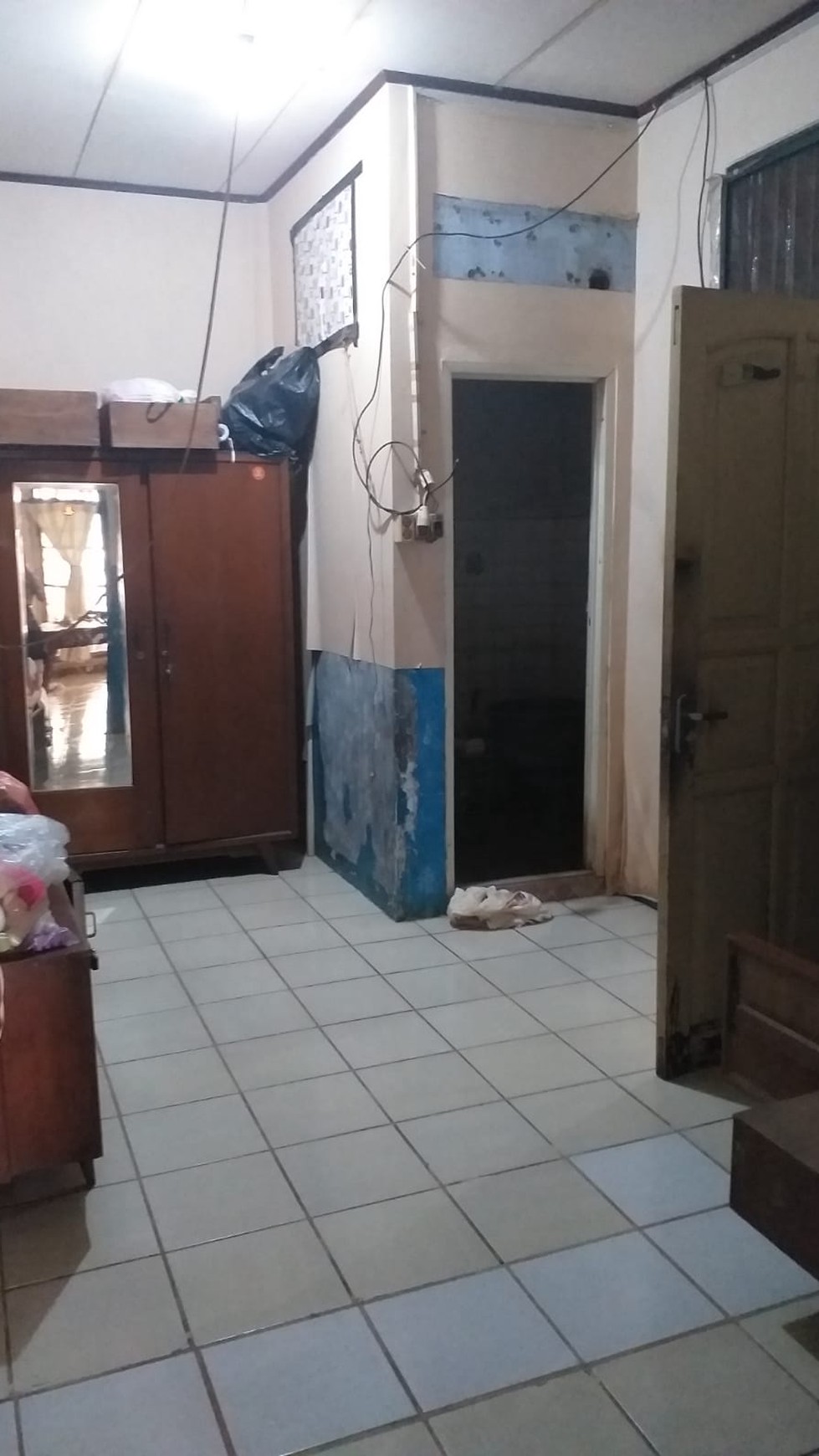 Rumah SHM 2 Lantai, di perumahan Anggrek, Pinang, Cipondoh