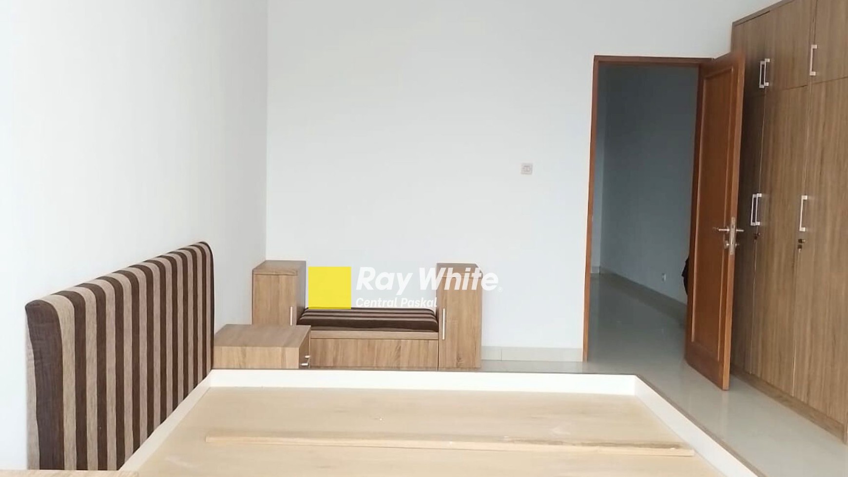 Rumah 2 Lantai Furnished Nyaman dan Siap Huni di Kembar Timur Bandung