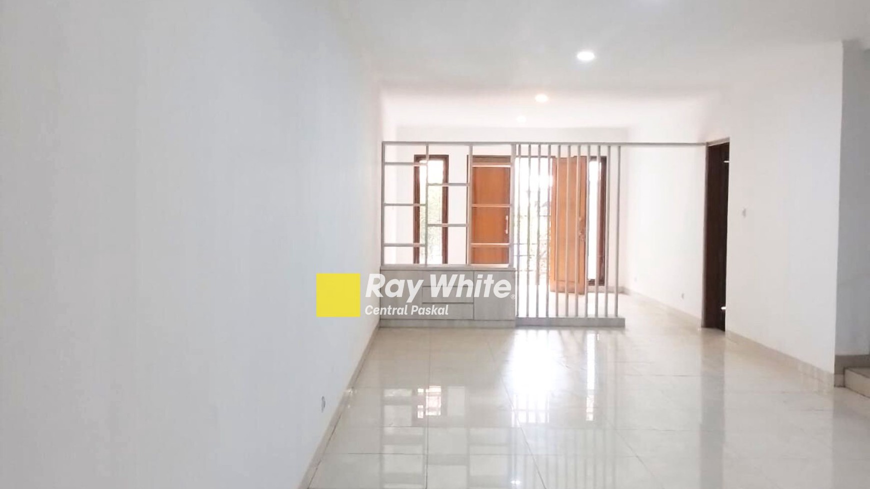 Rumah 2 Lantai Furnished Nyaman dan Siap Huni di Kembar Timur Bandung