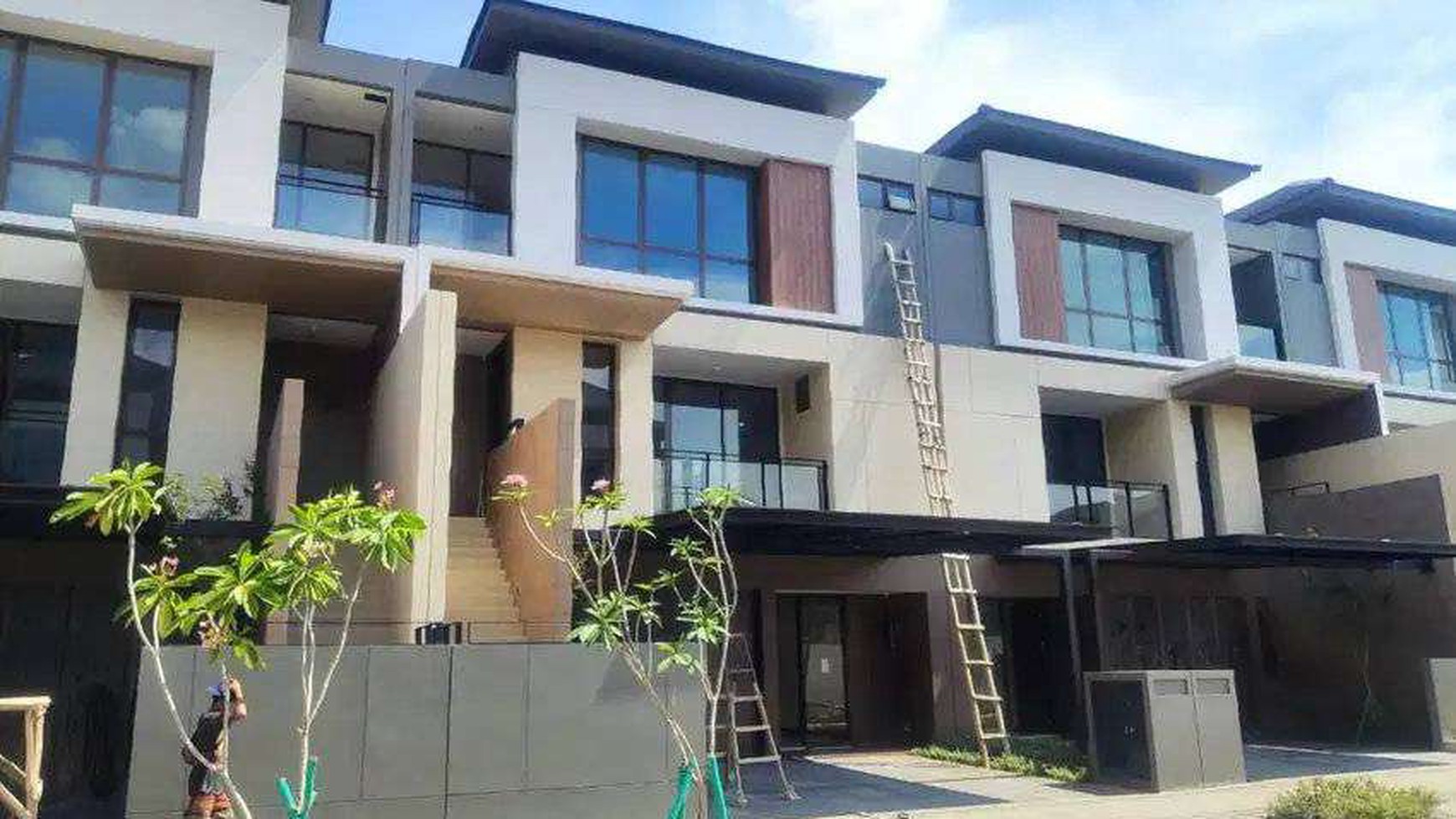 Hot Properti. Rumah Mewah Zora Kimora, BSD.