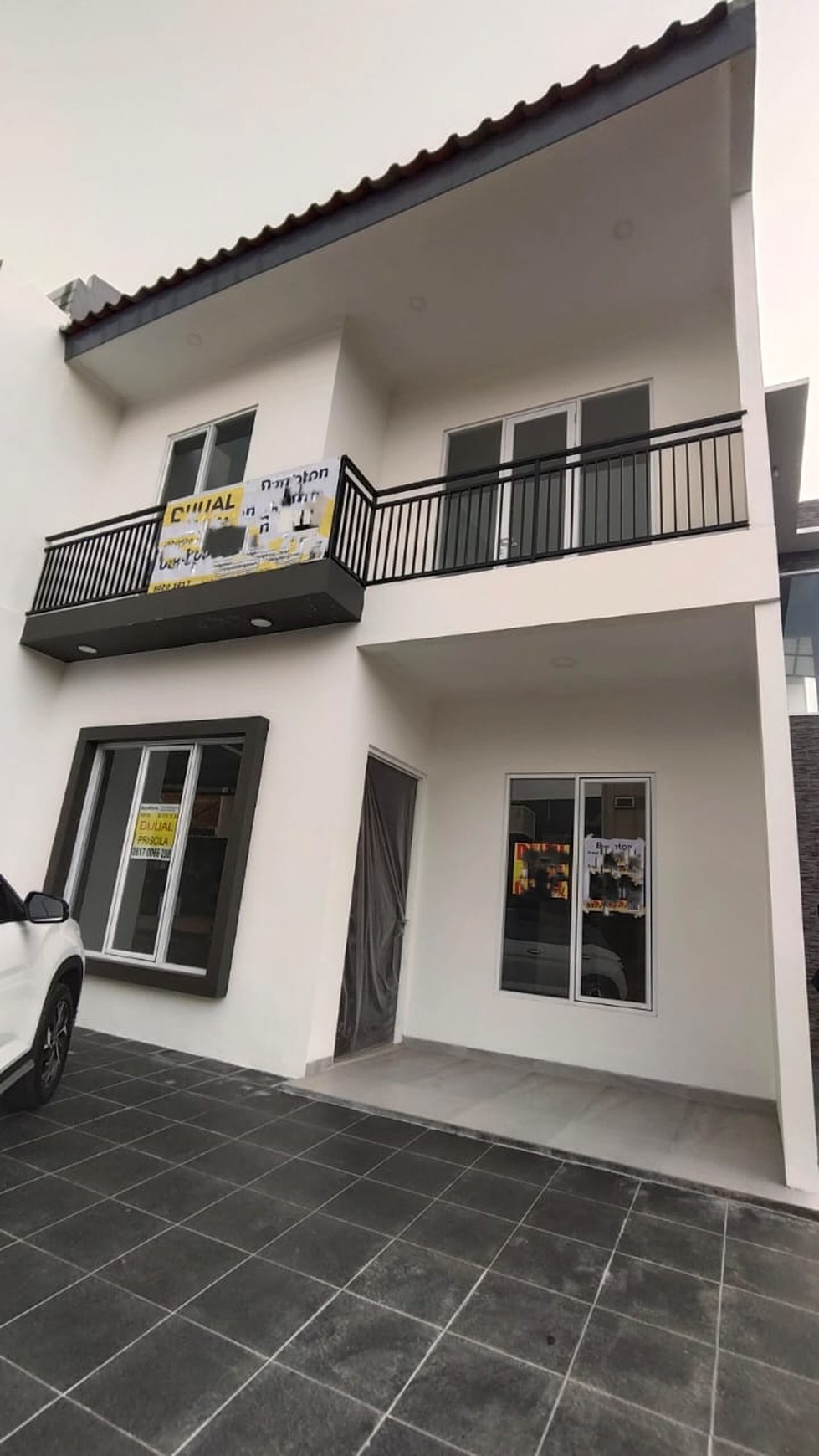 Flash Sale. Rumah bagus Taman Chrysant BSD, baru renovasi.