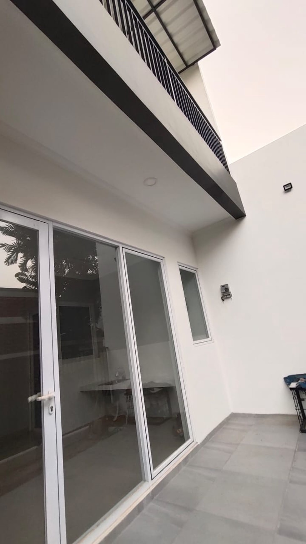 Flash Sale. Rumah bagus Taman Chrysant BSD, baru renovasi.