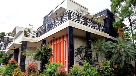 Rumah diHook di Kebayoran Village Bintaro