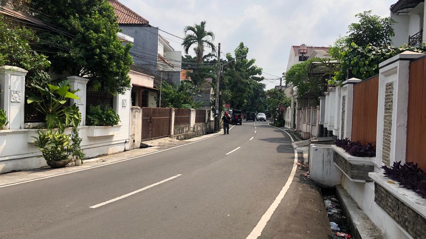 Rumah yang berada area ramai ruang usaha di Jl Tebet Timur Tebet , Jakarta Selatan 