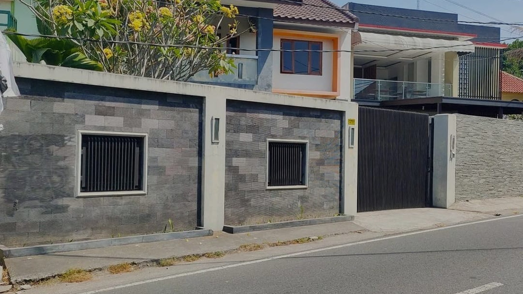 Rumah Mewah 2 Lantai Semi Furnish Lokasi Nglanjaran Ngaglik Sleman 