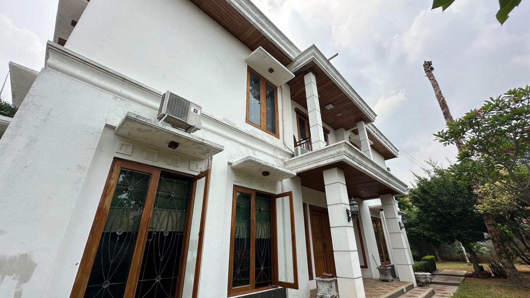 Dijual Rumah Klasik di Cirendeu 